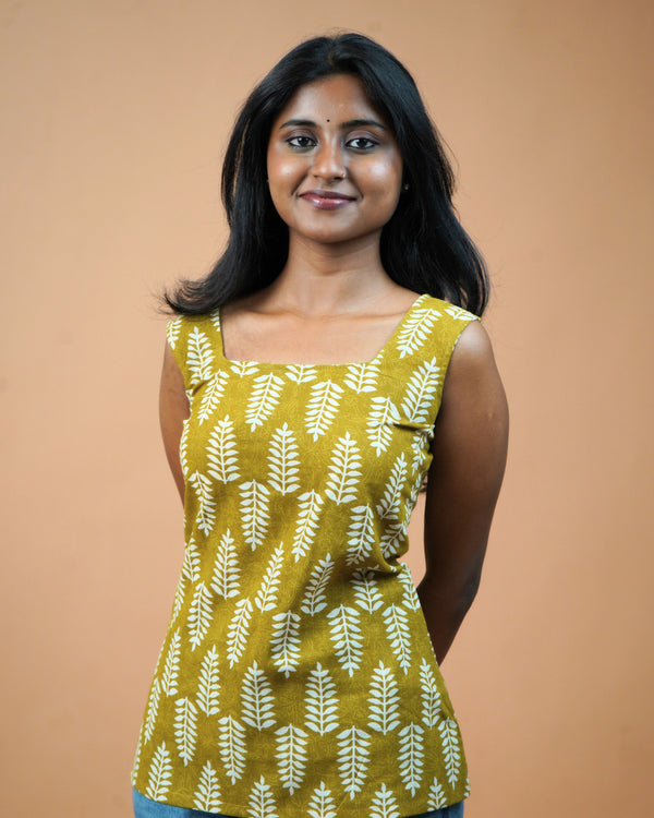 Mustard Leaf – Sleeveless Printed Boat Neck Short Kurti with Lace-Up Back
