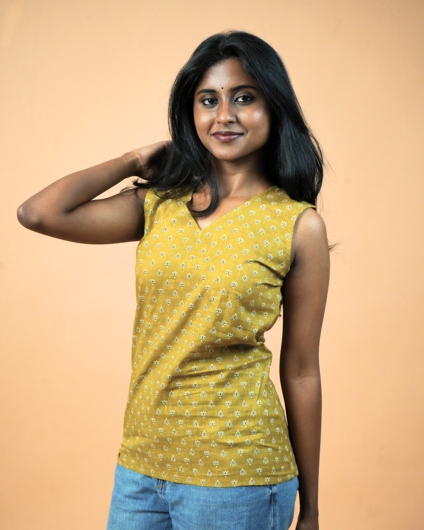 Mustard Motif – Sleeveless Cotton Printed V-Neck Short Kurti