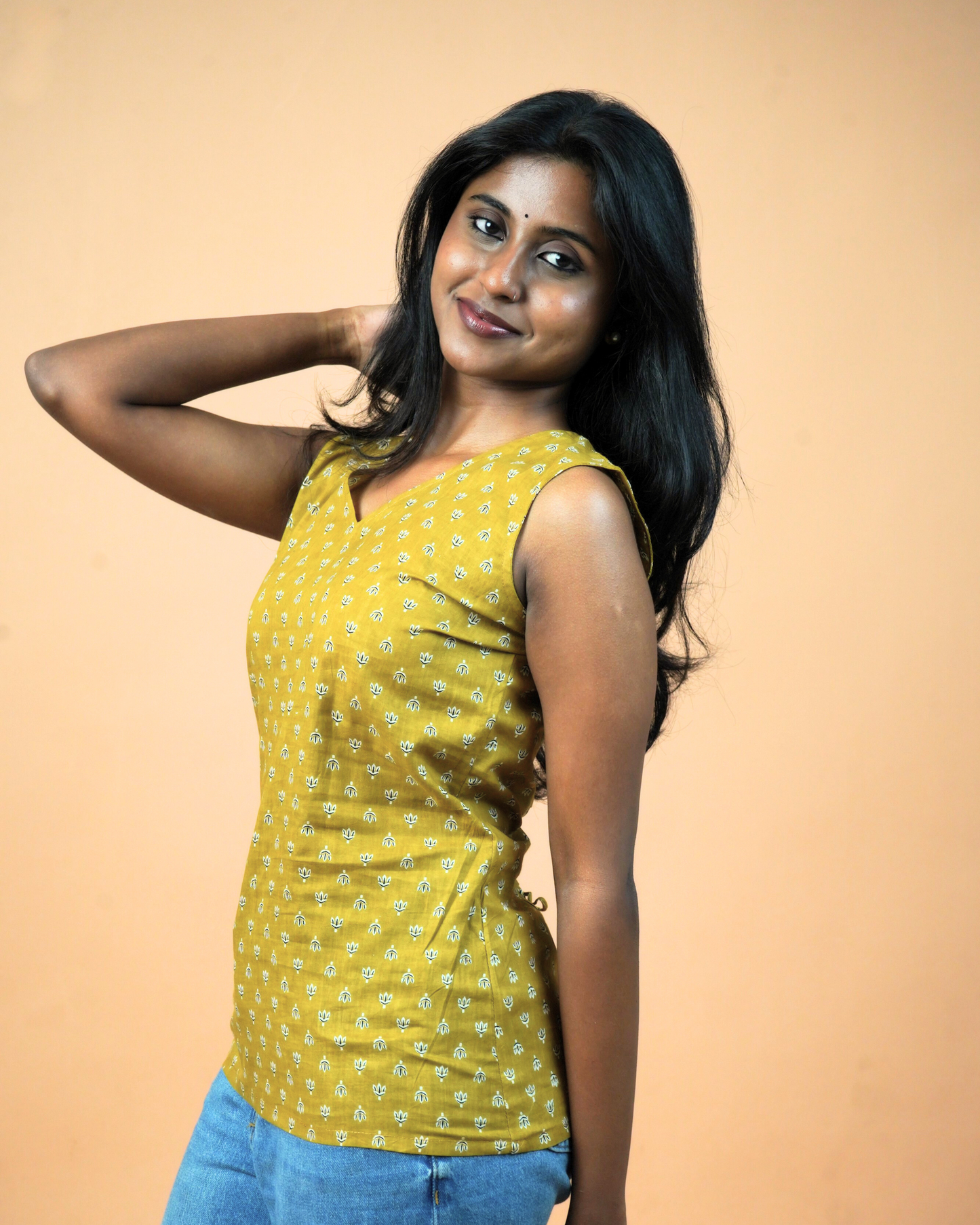 Mustard Motif – Sleeveless Cotton Printed V-Neck Short Kurti