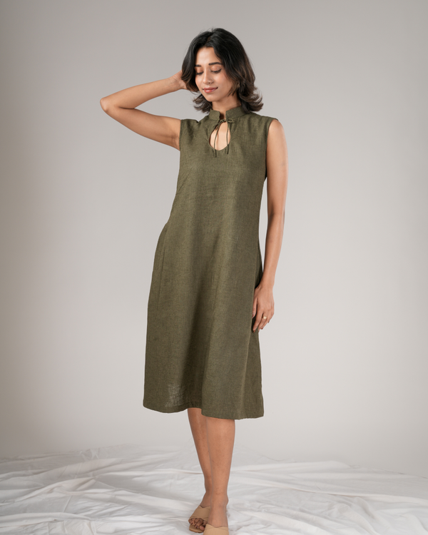 Olive Aura – Sleeveless Chinese Collar Linen Midi Dress with Keyhole Tie