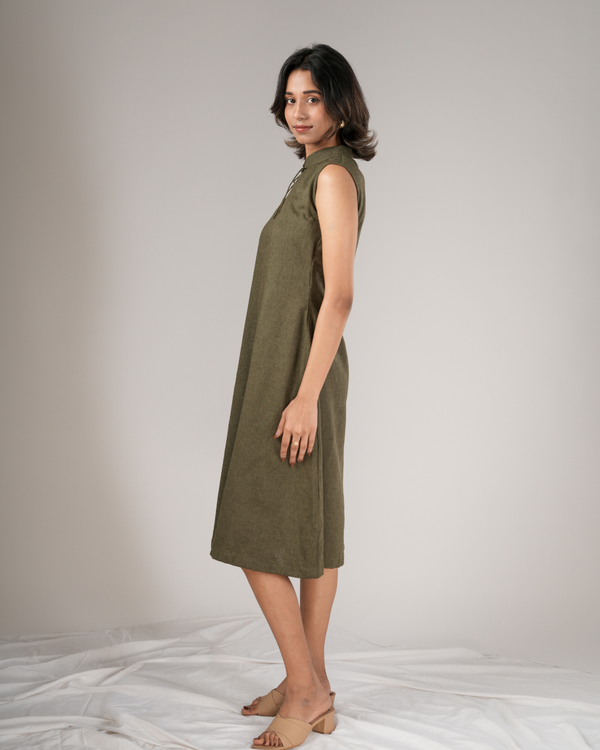 Olive Aura – Sleeveless Chinese Collar Linen Midi Dress with Keyhole Tie